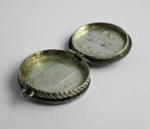 Szabadágharc korabeli 1849-es 6 krajcáros érmékből készült szelence !
