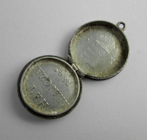 Szabadágharc korabeli 1849-es 6 krajcáros érmékből készült szelence !